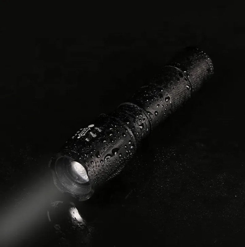 Lanternă 4 în 1 – Tac Light Elite, 450 Lumeni BESTSELLS