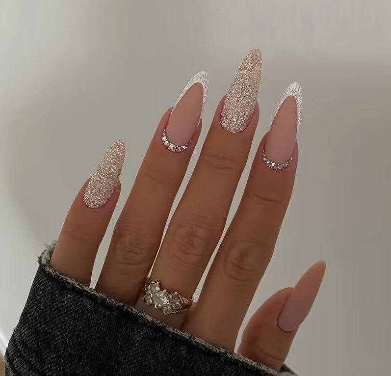 💅 Set 100 Bucăți Tips-uri Profesionale HOZRO®: Baza Perfectă pentru Unghii Tehnice Impecabile HOZRO