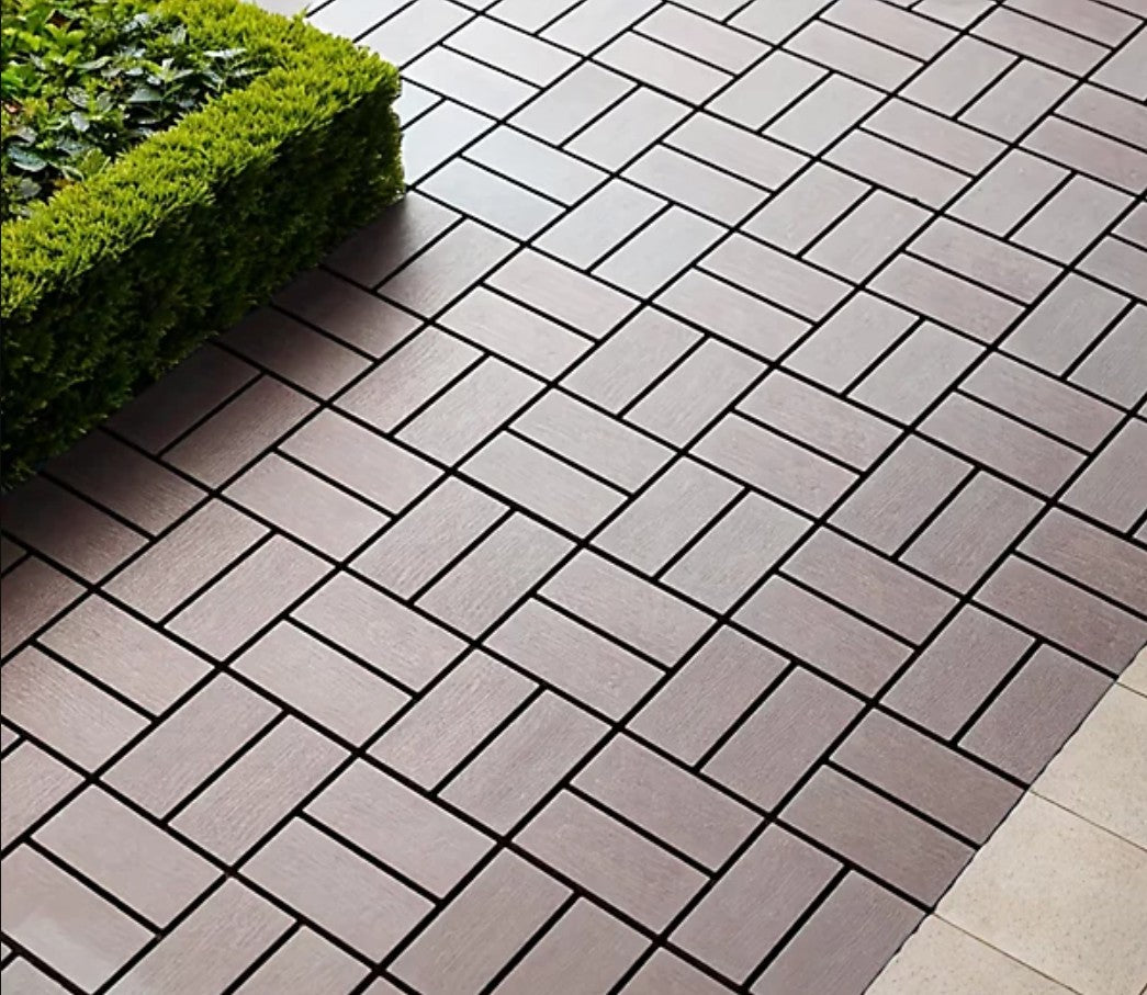 Pavaj pentru Terasă HOZRO, din plastic cu imitatie Lemn cu Sistem Interlocking, Dimensiune 30 × 30 cm – Plăci de Pardoseală pentru Exterior, Impermeabile și Rezistente la Intemperii, Culoare Maro, V0605-13 HOZRO