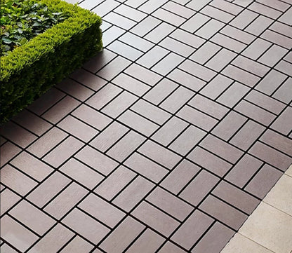Pavaj pentru Terasă HOZRO, din plastic cu imitatie Lemn cu Sistem Interlocking, Dimensiune 30 × 30 cm – Plăci de Pardoseală pentru Exterior, Impermeabile și Rezistente la Intemperii, Culoare Maro, V0605-13 HOZRO
