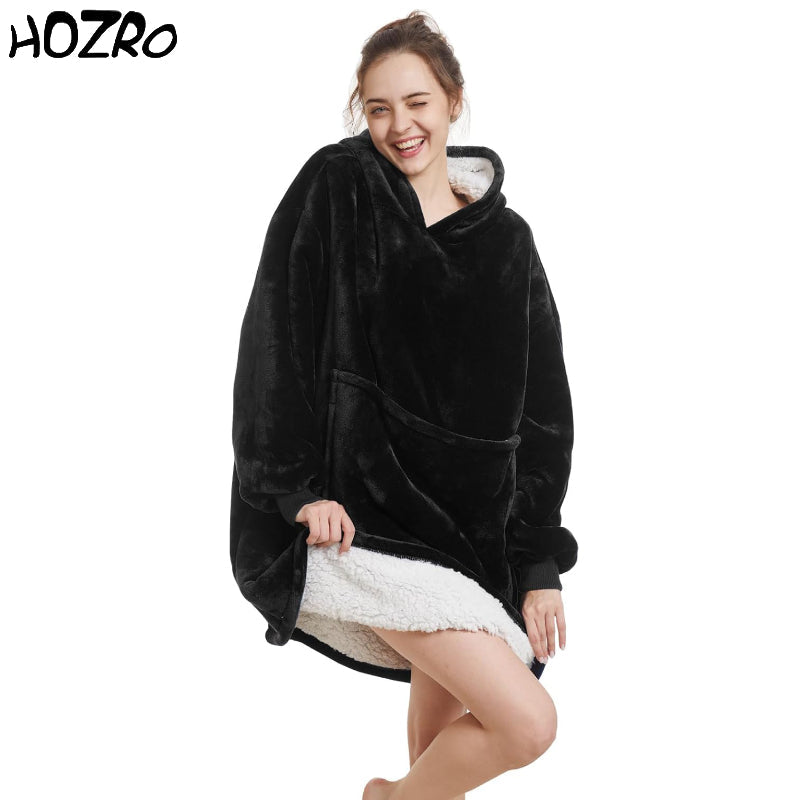 Patura cu maneci HOZRO, tip hanorac cu gluga si marsupiu, fleece captusit cu blana, Poliester, Negru HOZRO