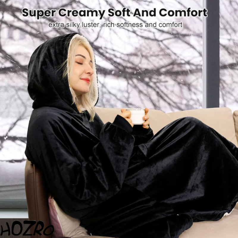 Patura cu maneci HOZRO, tip hanorac cu gluga si marsupiu, fleece captusit cu blana, Poliester, Negru HOZRO