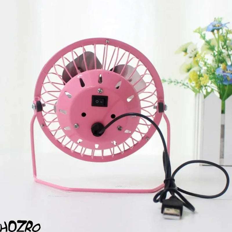 Mini Ventilator HOZRO, USB de 4 Inch – Ventilator de Birou Mic, Portabil și Silențios, Cu Lame din Aluminiu și Reglare 360° Sus-Jos, Ideal pentru Birou sau Acasă, Culoare Roz HOZRO