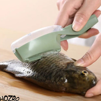 Dispozitiv HOZRO, Practic și Ușor de Utilizat pentru Curățarea Solzilor de Pește, cu Capac de Protecție, Design Ergonomic în Formă de Pește – Ideal pentru Bucătărie, Rapid și Curat HOZRO