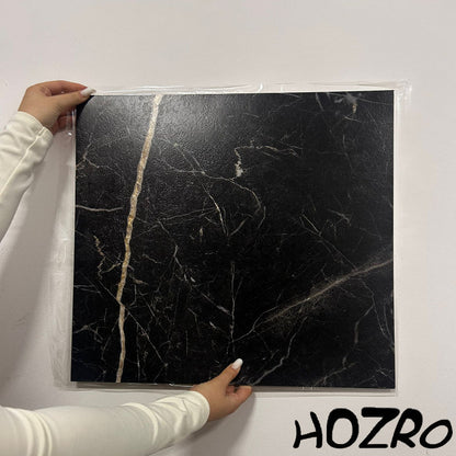 Set 10 x Placi PVC Autoadezive HOZRO, Pentru Podea, Stil Marmura, Grosime 1.4 mm, Culoare Negru/Auriu, Acopera 2.02 mp, Model ALM 2-7 – Rezistente si Usor de Montat HOZRO