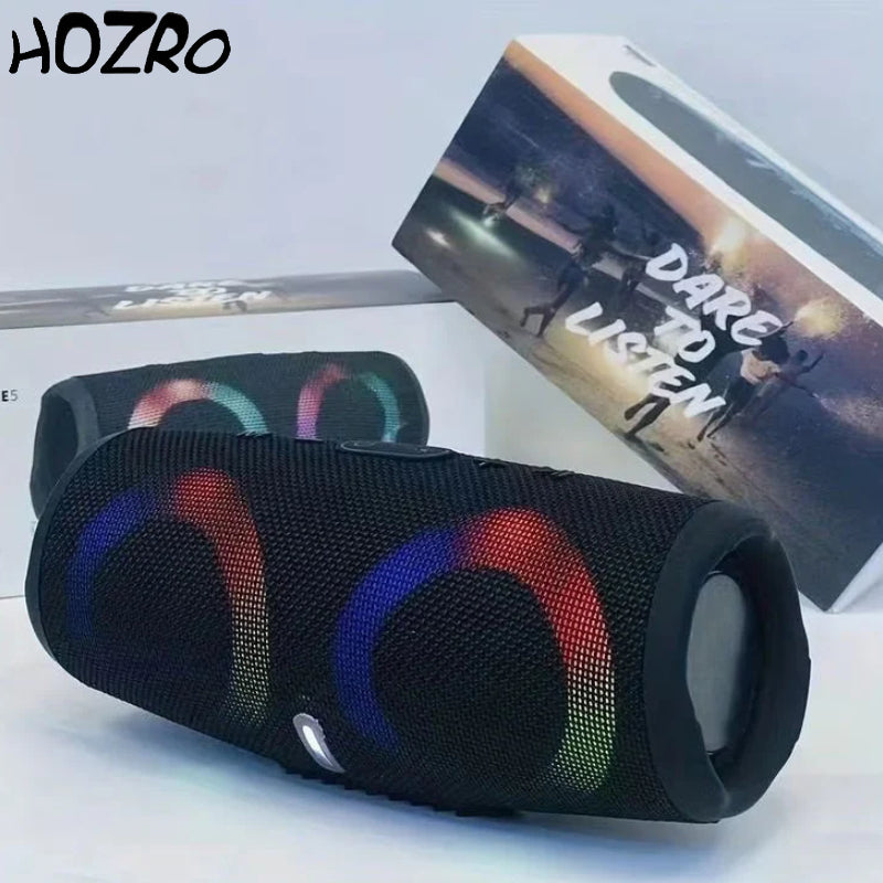 🎵 Boxă Portabilă Bluetooth HOZRO, Model Charge 5 cu Lumină LED RGB, Sunet Puternic 3D Stereo, Slot USB și Card TF, Radio FM, Rezistență la Apă IPX6 – Design Modern și Autonomie Extinsă HOZRO