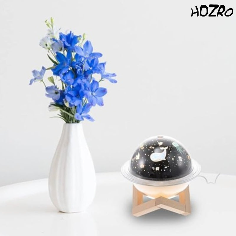 Umidificator Aromaterapie HOZRO, cu Proiector Luminos Tematic Ocean, Capacitate 250ml, Difuzor de Arome cu Lumini Ambientale, Suport din Lemn Elegant, Funcție Silențioasă și Design Modern – Ideal pentru Dormitor, Living sau Cadou Relaxant HOZRO