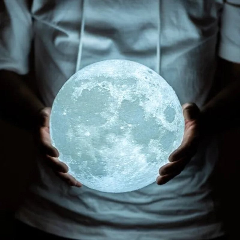 Lampa de veghe luna 3D 20 cm, 16 culori, telecomanda, suport lemn, reincarcabila USB BESTSELLS