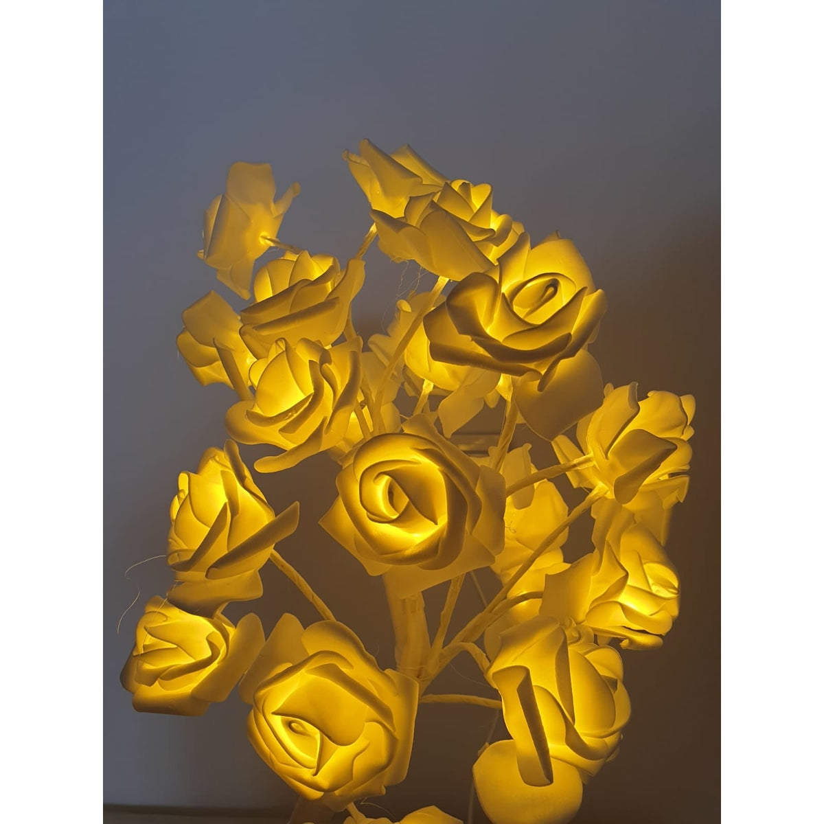 Pomisor decorativ de Craciun Hozro®, Veioza tip copacel cu Trandafiri, 36 LED-uri, Inaltime 40 cm, Alb HOZRO
