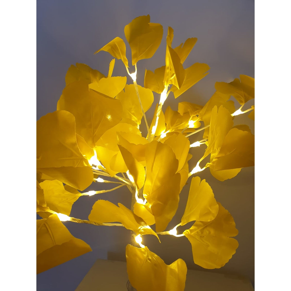 Pomisor decorativ de Craciun Hozro®, Veioza tip copacel cu Trandafiri, 36 LED-uri, Inaltime 40 cm, Alb HOZRO
