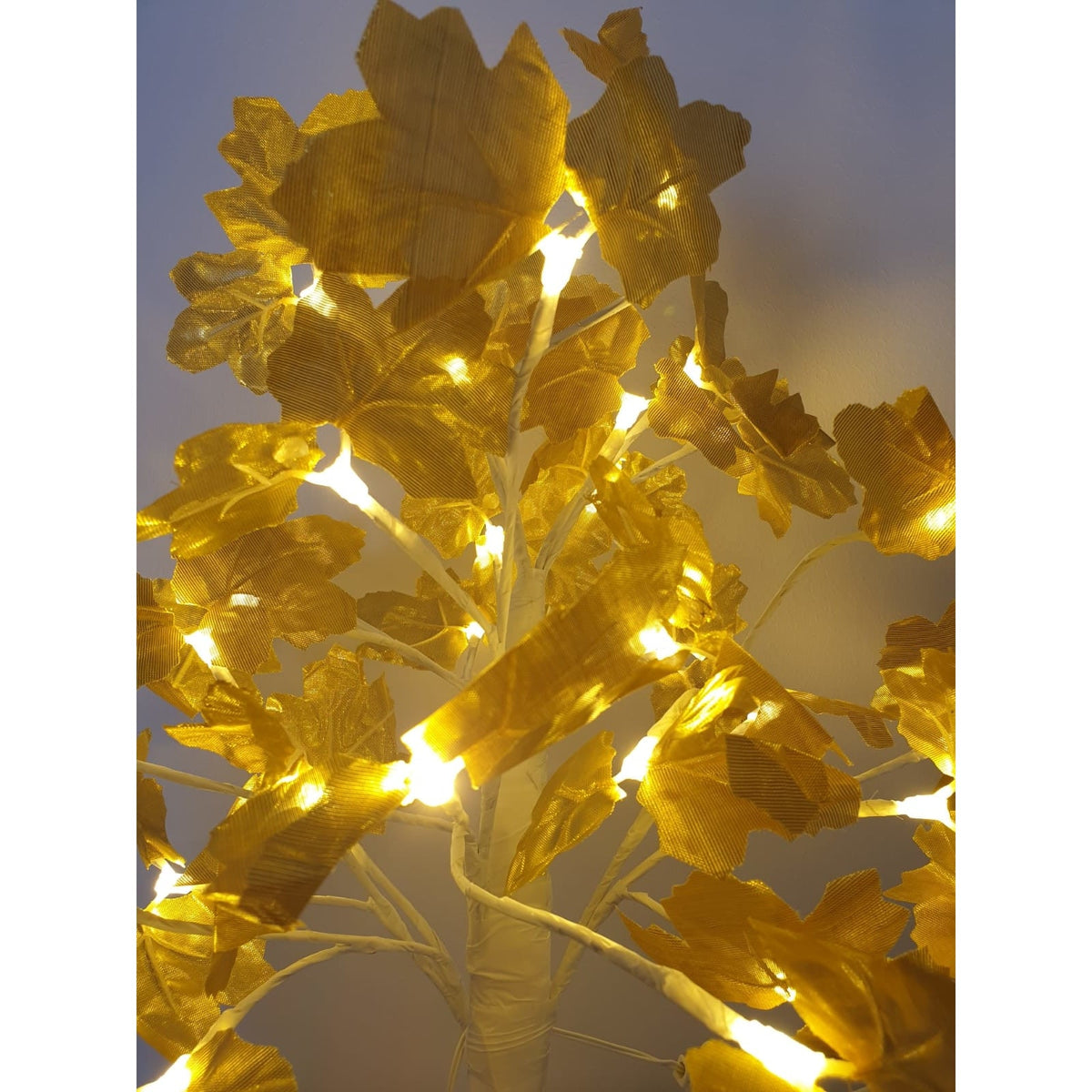 Pomisor decorativ de Craciun Hozro®, Veioza tip copacel cu Trandafiri, 36 LED-uri, Inaltime 40 cm, Alb HOZRO