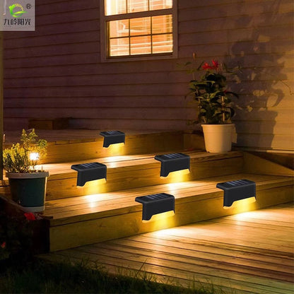 Set 4 Lampi solare HOZRO, design modern și compact, protecție IP65 rezistentă la apă și praf, ideale pentru fațadă, gard, terasă si trepte, Led Alb Cald HOZRO