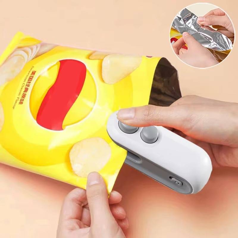 Mini Aparat de Sigilat si Taiat Pungi HOZRO, Portabil, Reincarcabil USB, cu Magnet si Cutit Integrat, Ideal pentru Pungi de Gustari si Alimente, Alb BESTSELLS